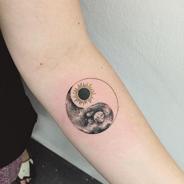 60 tatuagens de sol belÃssimas e inspiradoras Désign sol Desenho