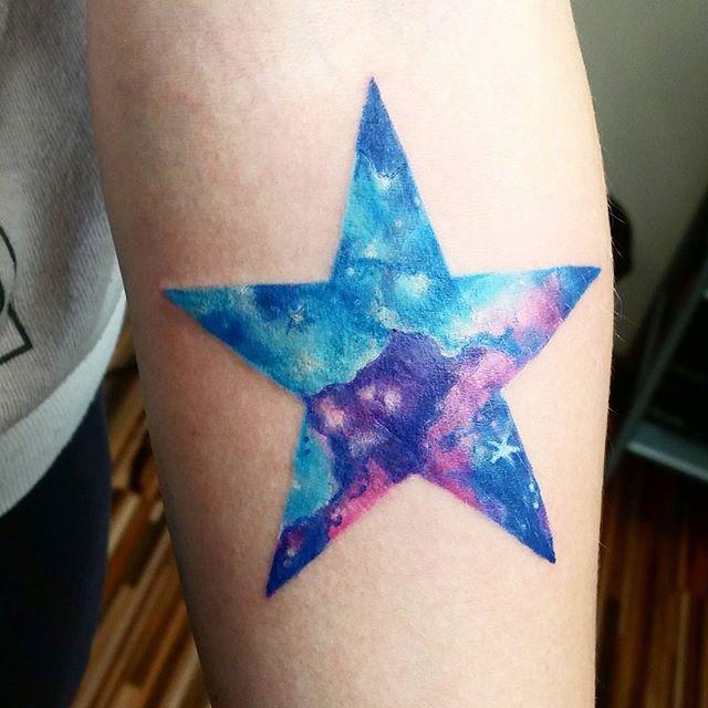65 Tatuagens de Estrelas Incríveis (as melhores fotos!)