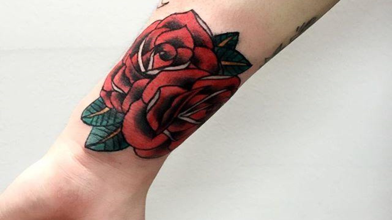 Featured image of post Desenho De Tatuagem De Rosa No Bra o Uma coisa que voc deve manter em mente ao escolher o desenho que as rosas s o cheias de concordo tbm tenho uma tatuagem rosa no bra o preto bra o fexado