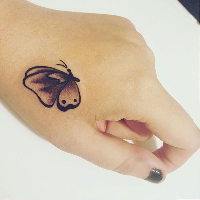 Borboleta na mão! #tattoo #tatuagem #borboleta #tatuagemborboleta