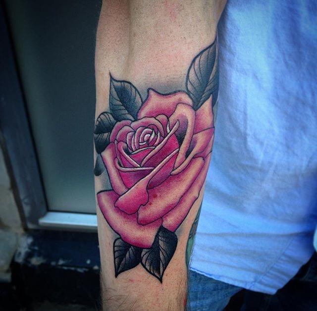 Featured image of post Tatuagem De Rosas Masculina A tatuagem de girassol muito procurada nos est dios de tatuagens
