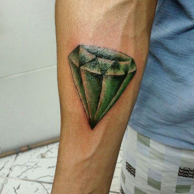 Featured image of post Diamante Tatuagem Masculina No Pesco o Tatuagens masculinas em realismo preto e cinza criada pelo tatuador brasileiro samurai standoff