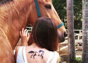 65 tatuagens de cavalo com fotos e desenhos criativos para se inspirar