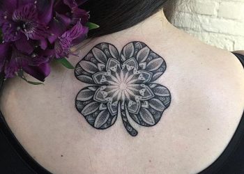 65 tatuagens de trevo de quatro folhas como amuleto da boa fortuna