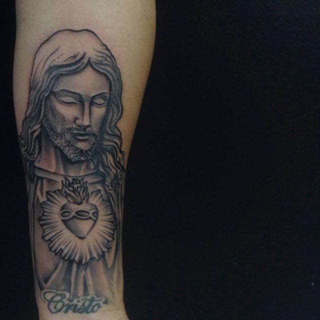 Resultado de imagem para tatuagem jesus