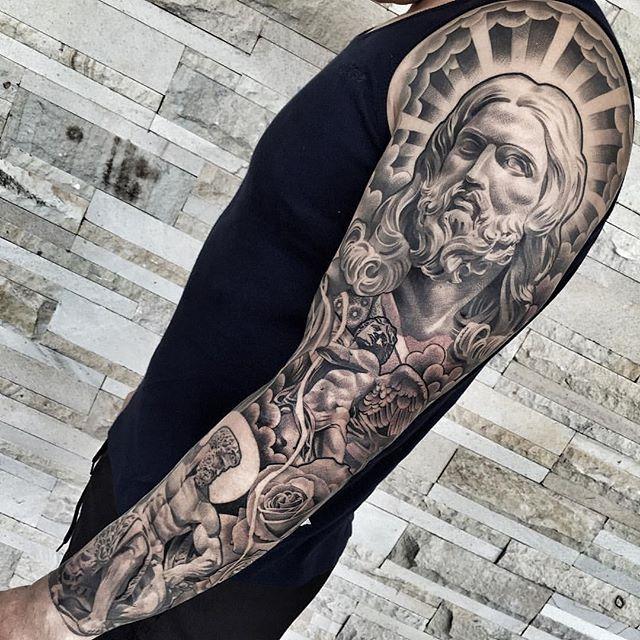 Featured image of post Tatuagem Do Jesus Cristo No Bra o He is the central figure of christianity the world s largest religion