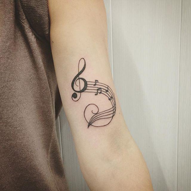 60 Tatuagens de Notas Musicais Lindas e Criativas