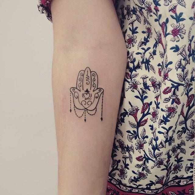 65 Tatuagens de Hamsá Lindas e Criativas Fotos