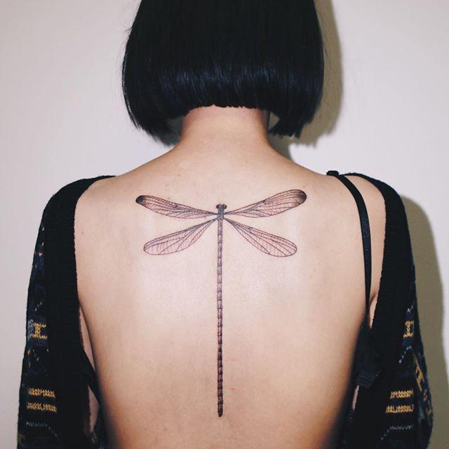Featured image of post Fotos De Tatuagens Femininas Nas Costas Mas claro que isso apenas uma forte generaliza o