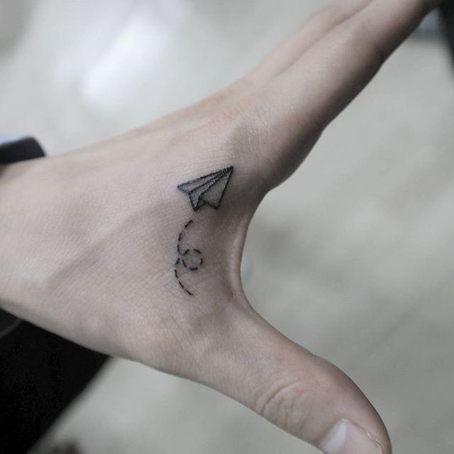 tatuagem na mao pequena linda