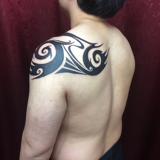 Tatuagem Maori nas costas: Uma obra versátil para qualquer parte do corpo