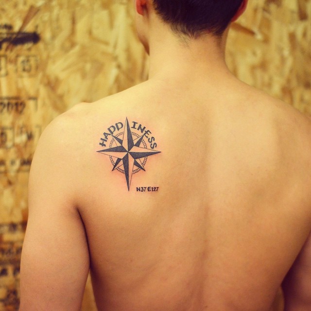 Tatuagem de estrela náutica nas costas: Para lhe trazer a orientação e direção