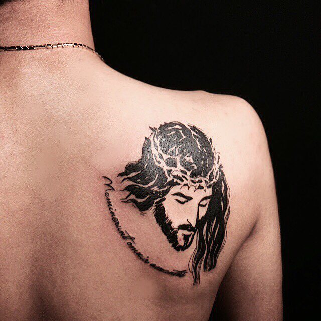 Tatuagem religiosa nas costas: Jesus Cristo