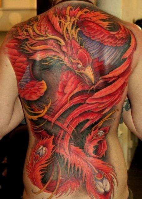 Tatuagem fenix nas costas masculina: Muitas vibrantes e vivas!