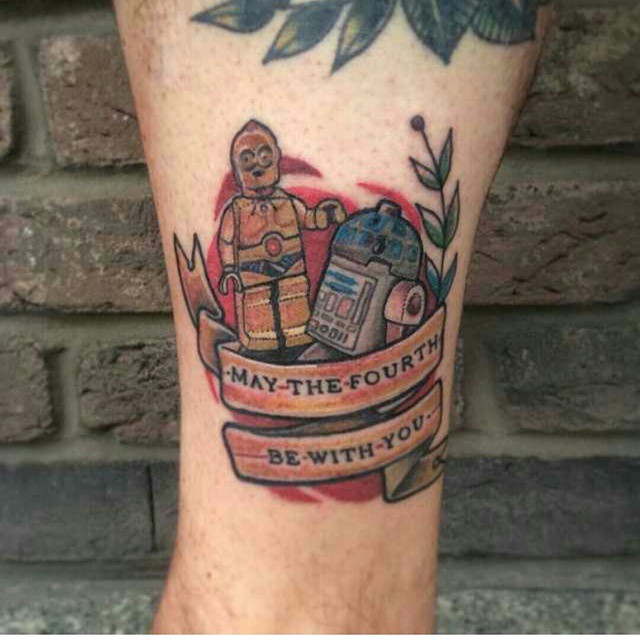 Tatuagem de bonequinho de Lego, mais uma inspirada em Star Wars.