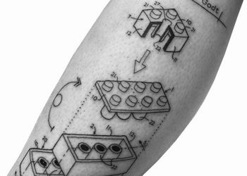 Elaborado desenho de tatuagem de Lego inspirado na geometria e nas ciências, para quem vê muito mais que apenas diversão no Lego.