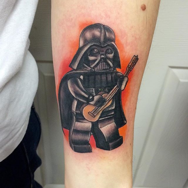 Tatuagem lego para quem é fã de Lego, Música e Star Wars. 