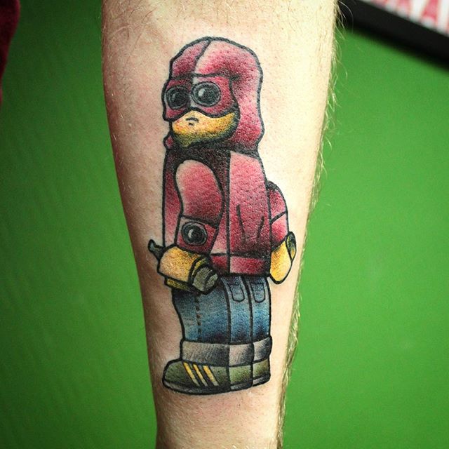 Mais um bonequinho de Lego que vira uma original tatuagem.