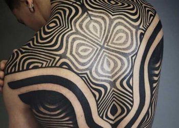 Tatuagens masculinas nas costas: 65 fotos e dicas para fazer a escolha certa