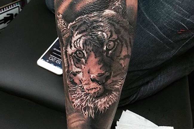 Tatuagem Neymar Tigre no braço