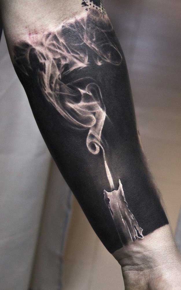 Para aqueles que não se importa em fazer uma tatuagem que cobre o braço, essa é uma ótima opção.