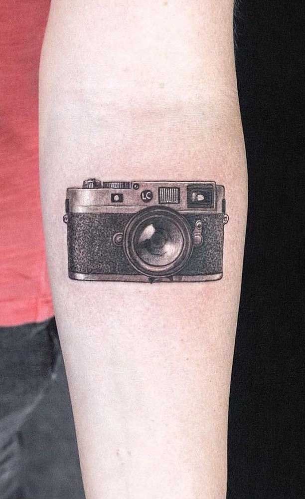 Você ama fotografia? Que tal registrar como tatuagem a ferramenta que você mais usa?