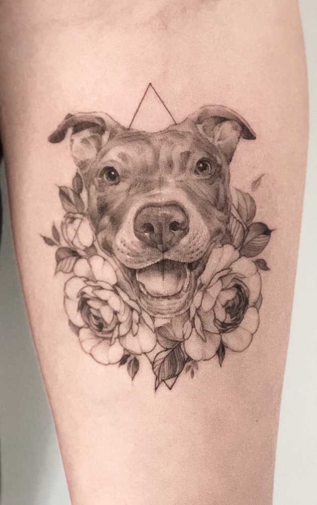 Registre em uma tatuagem 3D a carinha de felicidade do seu animal de estimação.