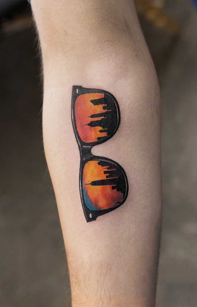 Que tal eternizar aquela imagem vista das lentes do seu óculos de sol? Nada melhor do que fazer uma bela tatuagem 3D.