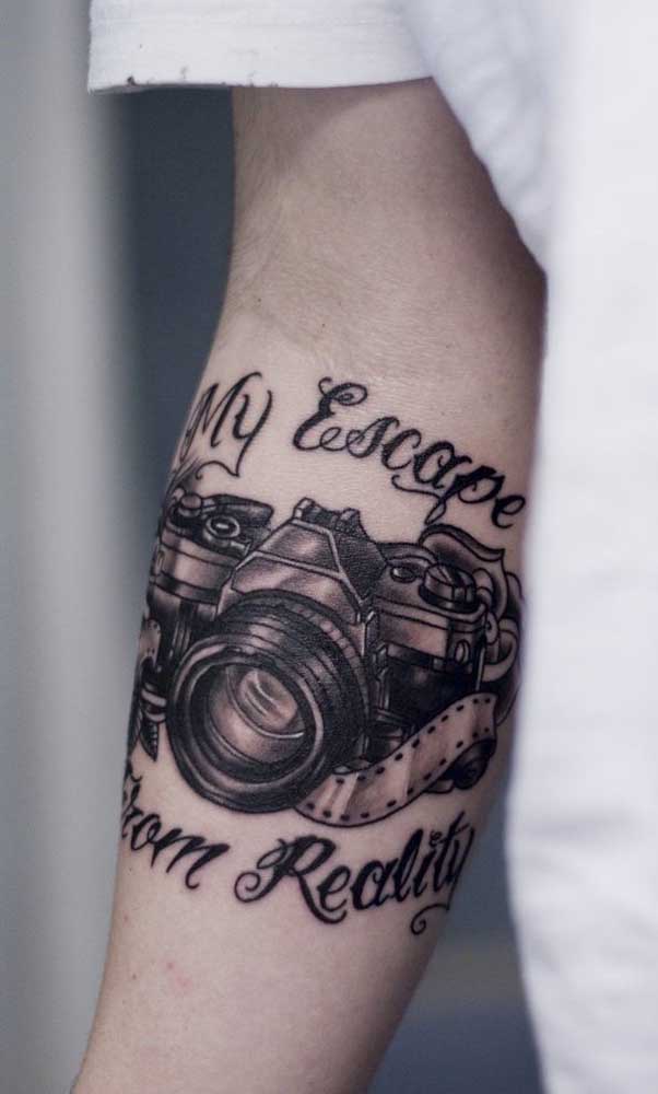 Mais uma ideia de tattoo 3D para os apaixonados por fotografia e que já transformaram isso em trabalho.