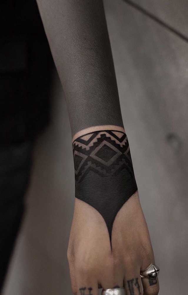 Que tal fazer uma tatuagem inspirada no seu lado negro?