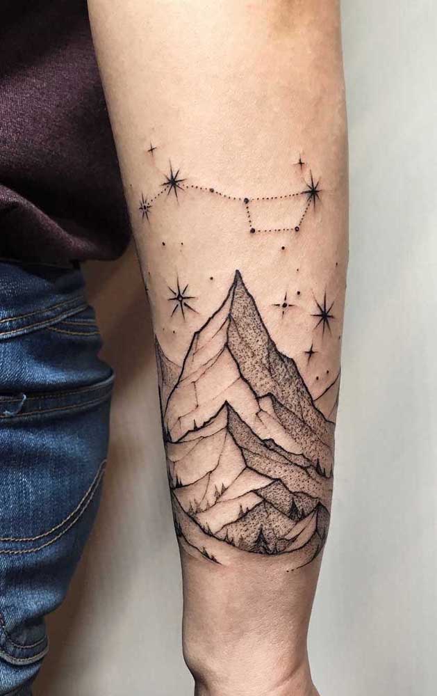 Você pode fazer uma tatuagem no antebraço na parte de dentro ou na parte de fora.