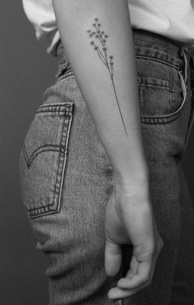 Faça uma tatuagem delicada, mas que fique visível no seu antebraço.