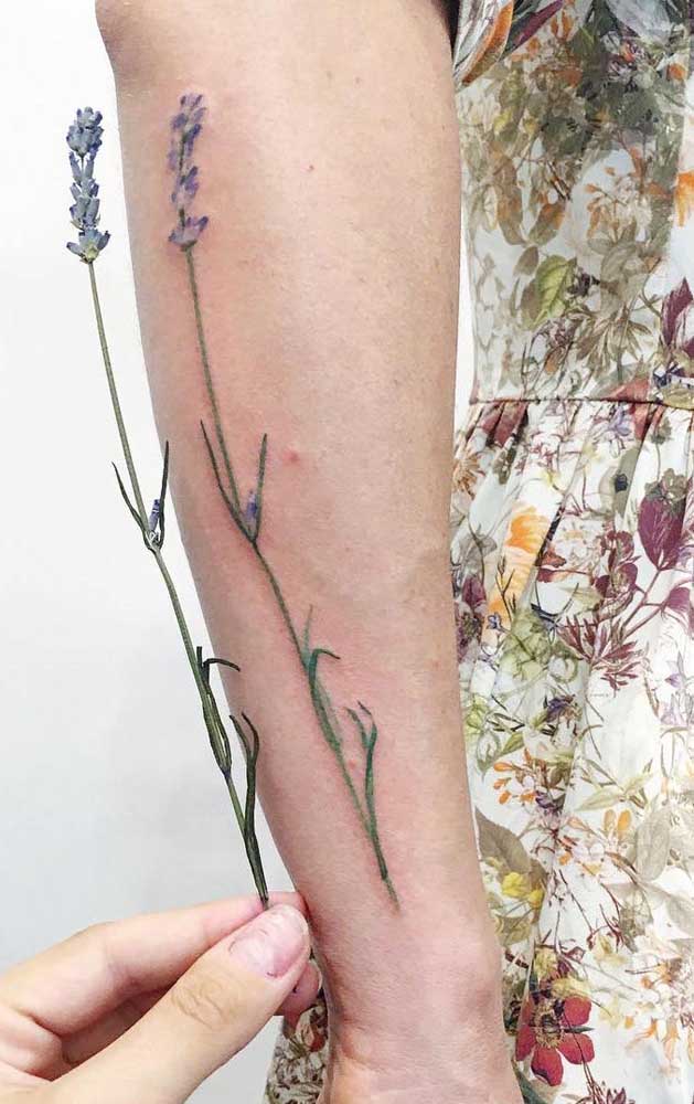 Quer deixar a sua tatuagem mais natural? Leve o objeto que deve ser desenhado