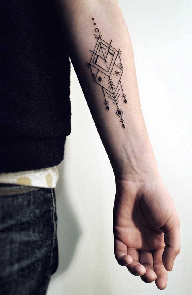 O que acha de fazer uma tatuagem tribal no antebraço?