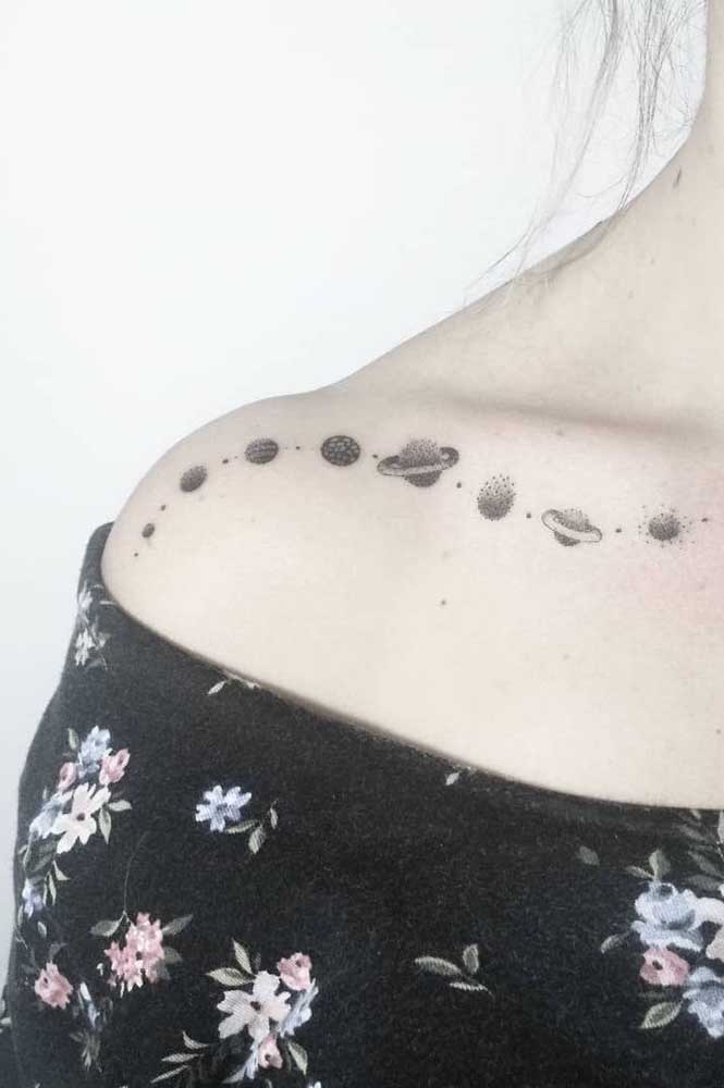 O que acha de tatuar todos os planetas no seu ombro?