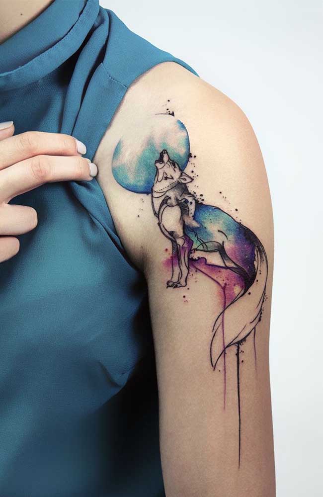 Dependendo do desenho, o lobo pode ser uma boa tatuagem para as mulheres.