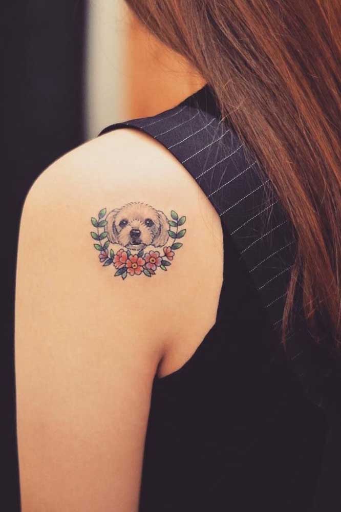 Olha que fofura essa tatuagem com desenho de cachorrinho.