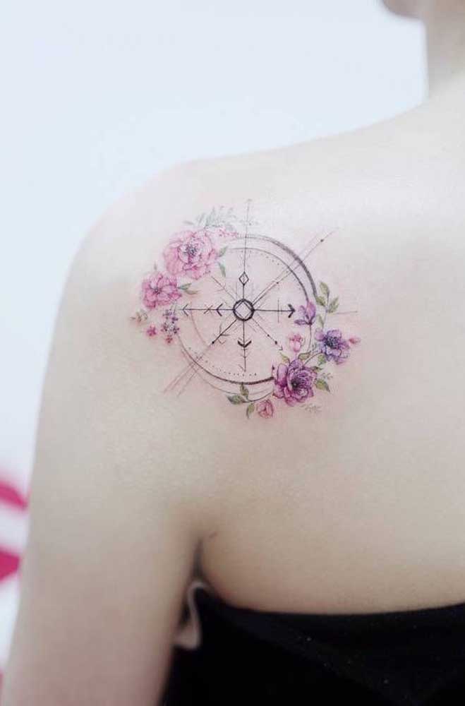 A delicadeza presente em uma tatuagem feminina.