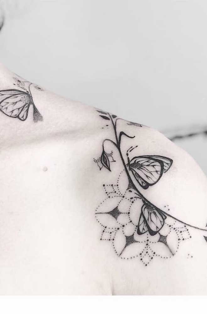 A tatuagem de borboleta no ombro é uma das mais pedidas pelas mulheres.