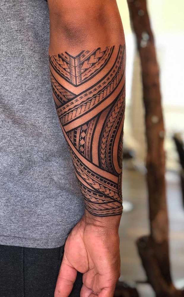 A tatuagem maori braço é uma das mais pedidas pelas pessoas que são adeptas desse estilo.