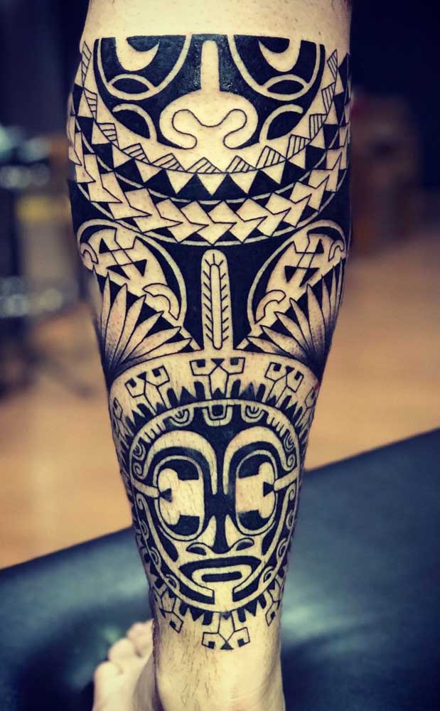 Você pode usar mais de um símbolo na hora de fazer a tatuagem maori.