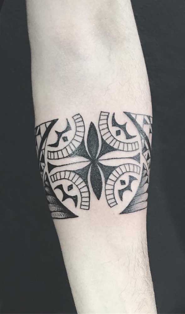 A tatuagem maori bracelete é a mais escolhida entre as mulheres.