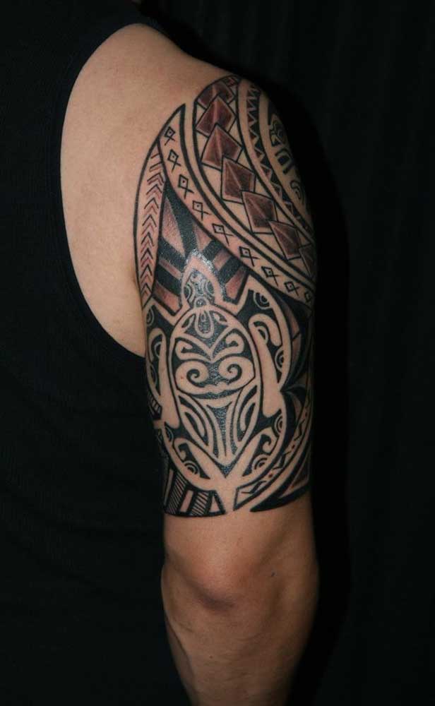 Alguns desenhos acabam sendo mais uma tatuagem masculina maori.