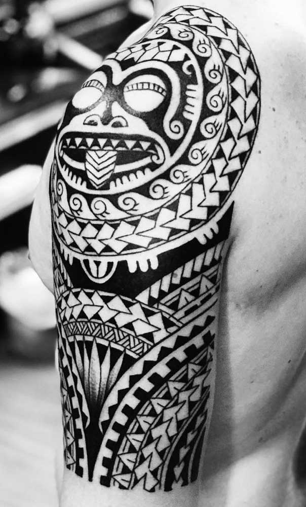 É impossível ficar indiferente a uma tatuagem maori porque chama bastante atenção.