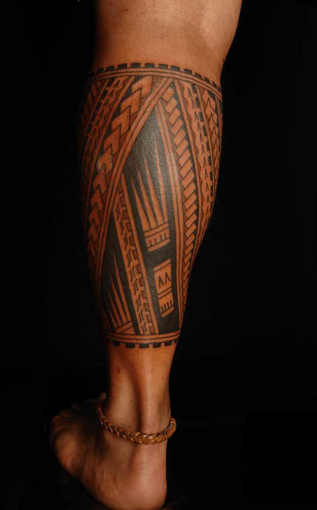 Quando você fizer a tatuagem maori pode escolher entre traços mais fortes ou suaves.