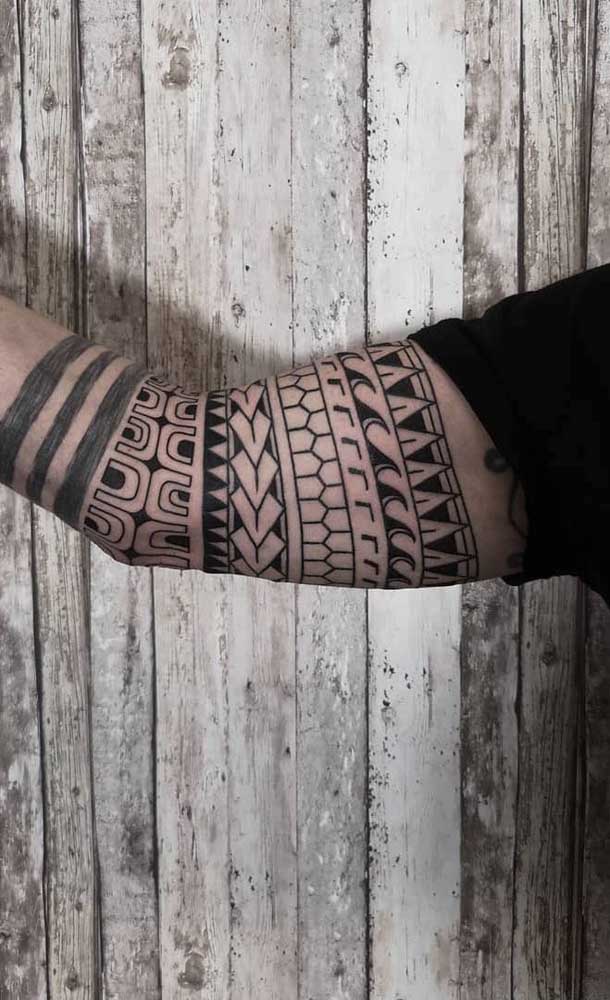 Você sabe diferenciar uma tatuagem maori de tatuagens tribais? 