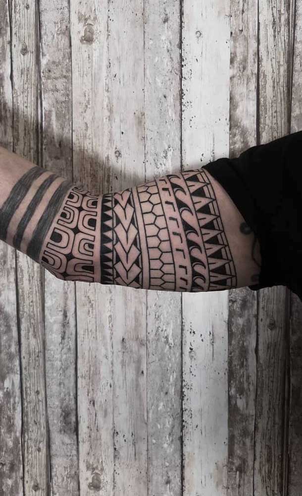 Você sabe diferenciar uma tatuagem maori de tatuagens tribais? 