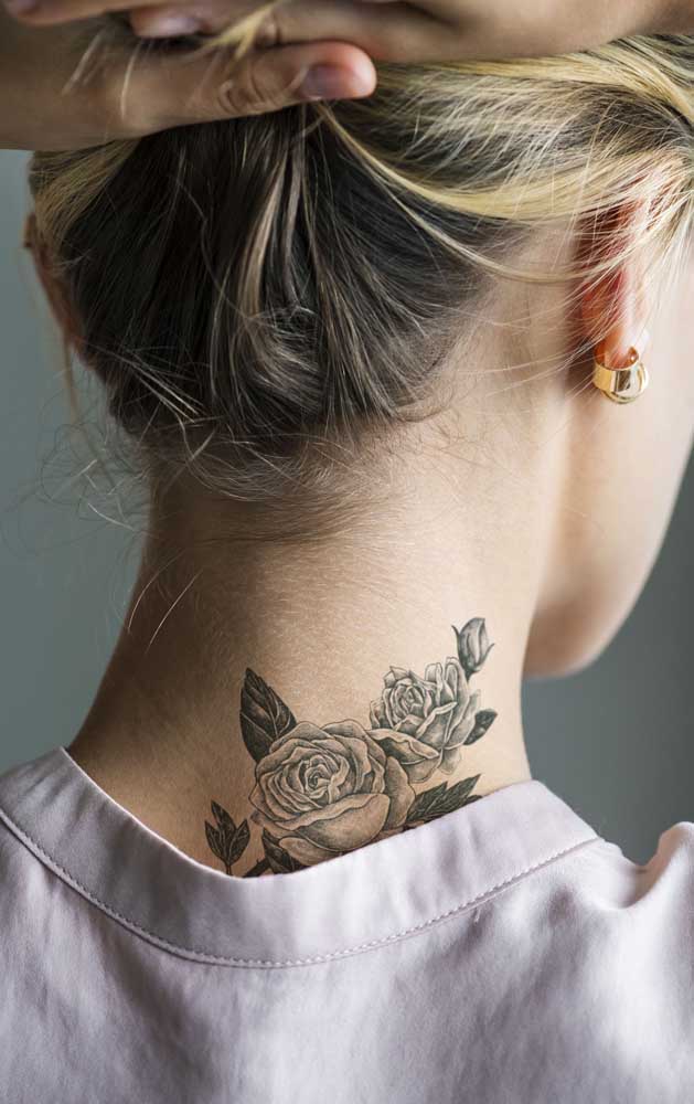 Qual a mulher que não curte rosas. Que tal fazer uma tattoo com elas no pescoço?