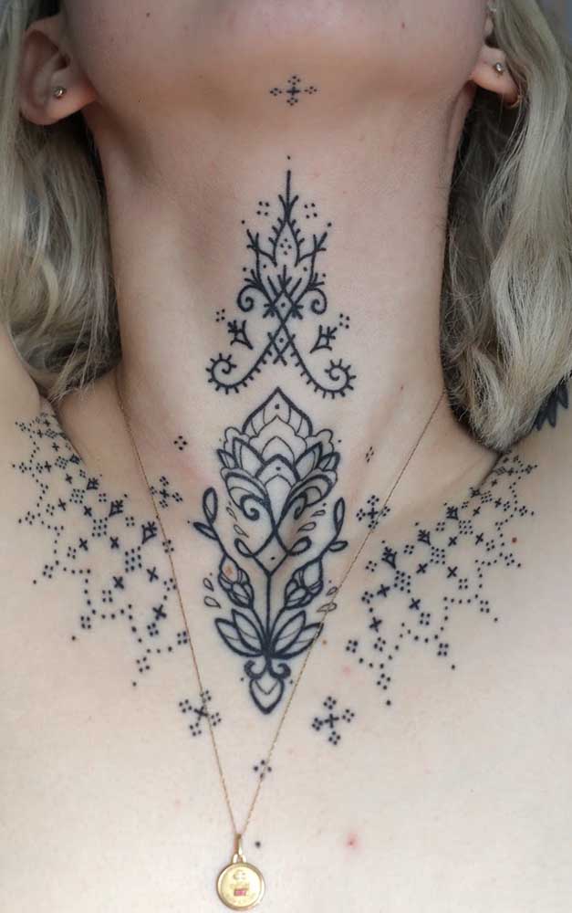 Uma tatuagem que mais parece uma joia de traços tão perfeitos.