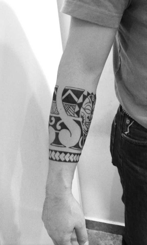 Quer fazer uma tatuagem tribal no antebraço? Escolha uma figura que seja bem marcante.